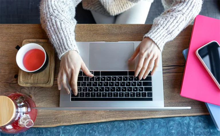 Por qué el contenido de tu tienda WooCommerce está frenando tus ventas sin que lo sepas